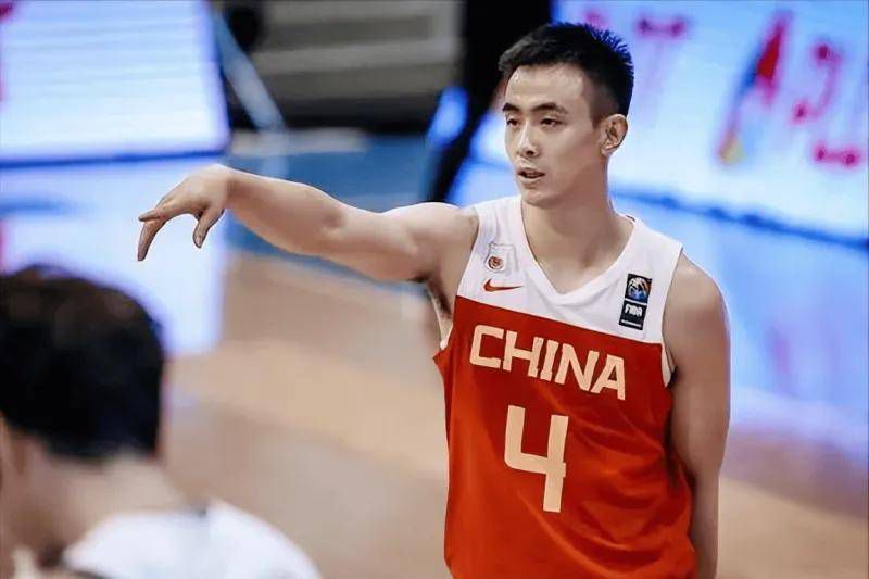 德国媒体sport1的消息，阿方索-戴维斯本人倾向于离开拜仁加盟皇马，除了体育竞技方面的因素还因为球员在拜仁薪水很低没有达到他的预期。